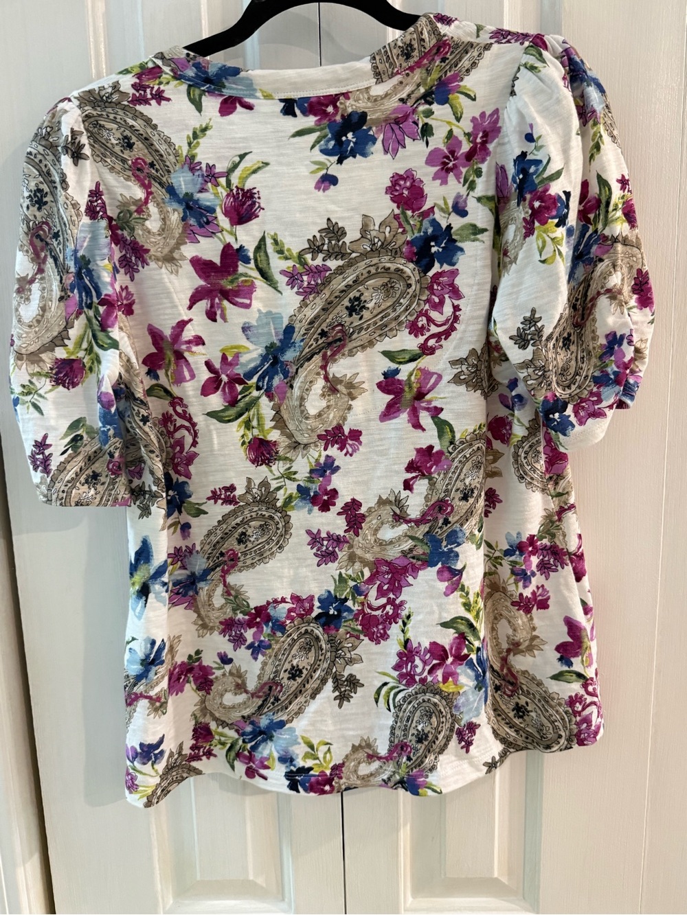 CHICO’S  sz 1 Floral Paisley Puff-Sleeve Top - White with Magenta & Blue